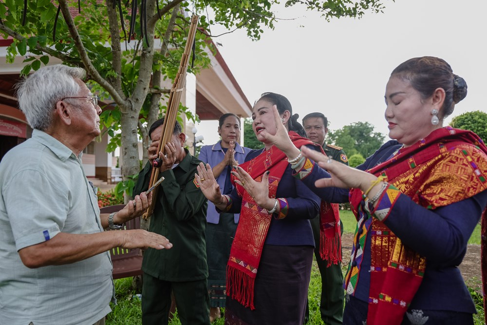 Bài 2 - Dành nửa thế kỷ viết lời tri ân Bác Hồ - ảnh 3
