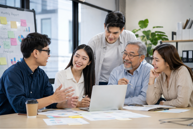 Khoảng cách thế hệ nơi công sở: Hiểu nhau để cùng phát triển - ảnh 1