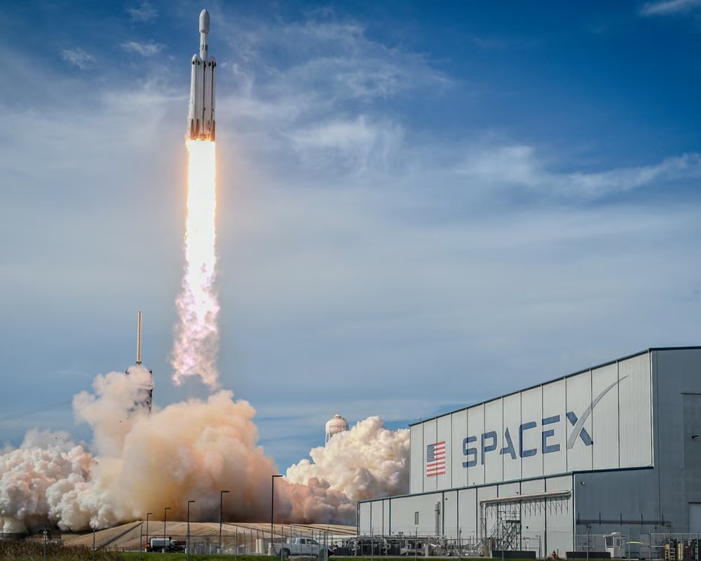 SpaceX lên sàn với mức định giá kỷ lục 1,77 nghìn tỉ USD - ảnh 1