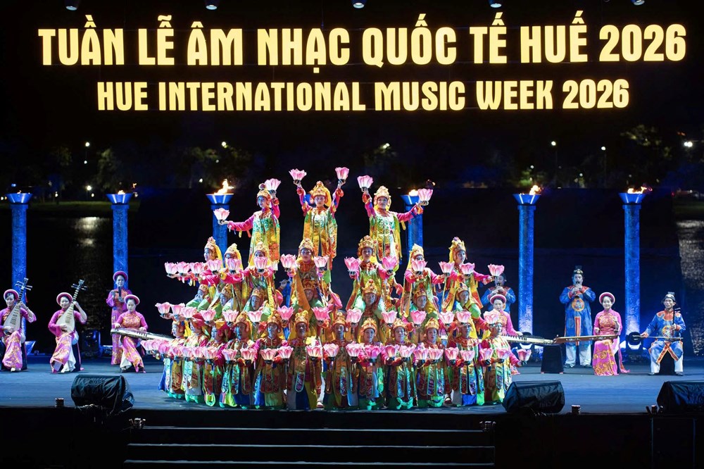  Bản hòa ca đa sắc màu bên dòng Hương - ảnh 1