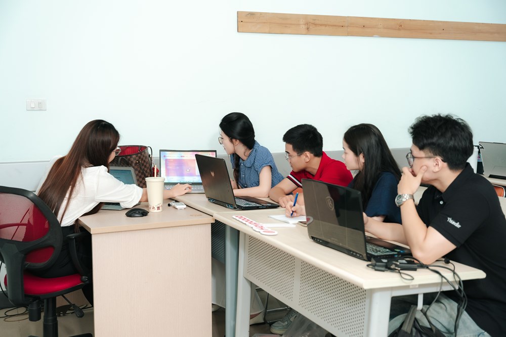 Sinh viên FPT phát triển trợ lý AI đồng hành cùng các gia đình trẻ - ảnh 5