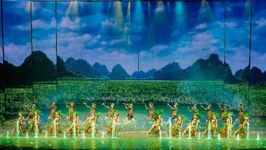 Giới chuyên môn trầm trồ với đại sử thi sân khấu đậm đặc chất Việt “Đất Nước Thiên Hùng Ca” - ảnh 6