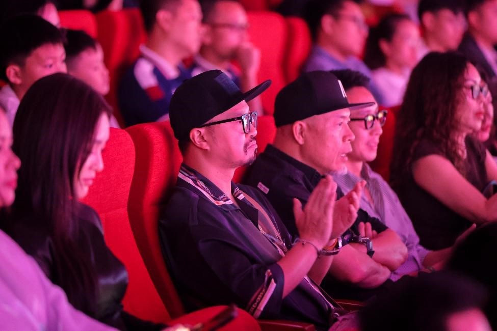 Giới chuyên môn trầm trồ với đại sử thi sân khấu đậm đặc chất Việt “Đất Nước Thiên Hùng Ca” - ảnh 9