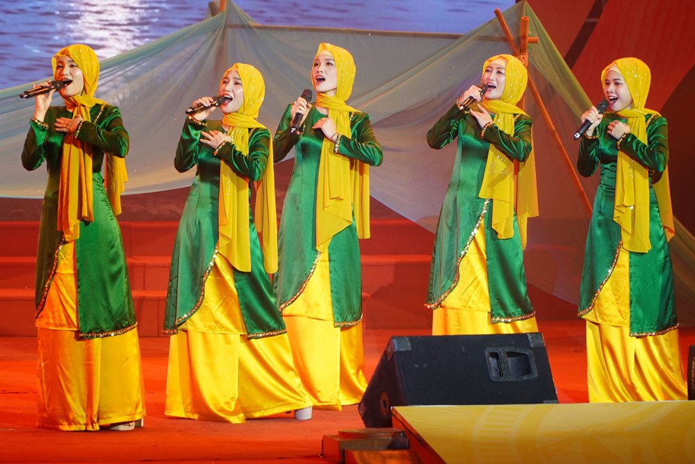 Dân ca ba miền ngân vang trên đất Cố đô - ảnh 2