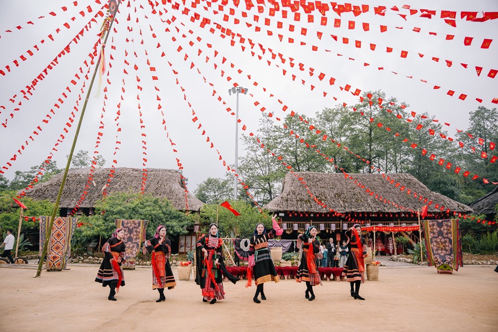 Đúng dịp kỷ niệm 10 năm cáp treo, Sun World Fansipan Legend dẫn đầu lượng đặt chỗ trên Agoda - ảnh 5