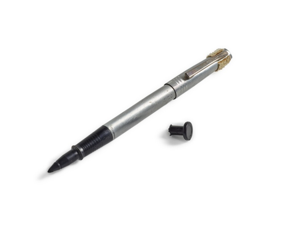 Chiếc bút giúp phi hành gia Apollo 11 rời Mặt Trăng sắp được đấu giá - ảnh 1