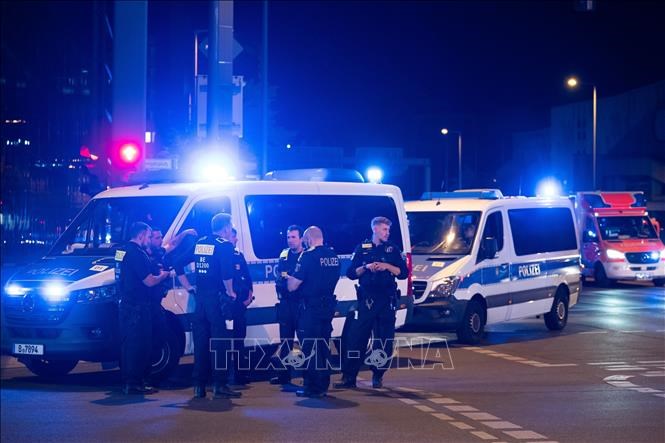 Đức mở chiến dịch truy tìm nghi phạm sau vụ xe lao vào đám đông ở Berlin - ảnh 1