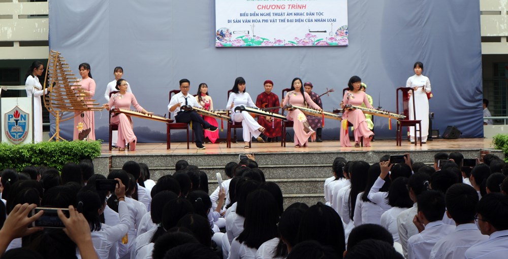 Đưa nghệ thuật vào đời sống học đường - ảnh 1