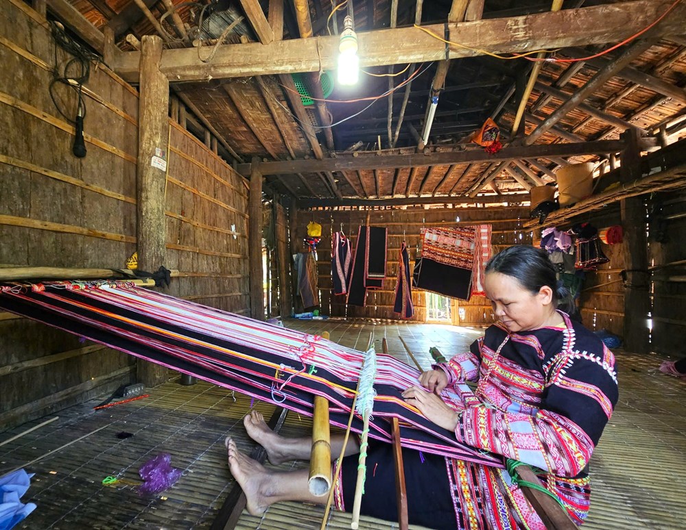Khôi phục “trái tim” văn hóa buôn làng - ảnh 2