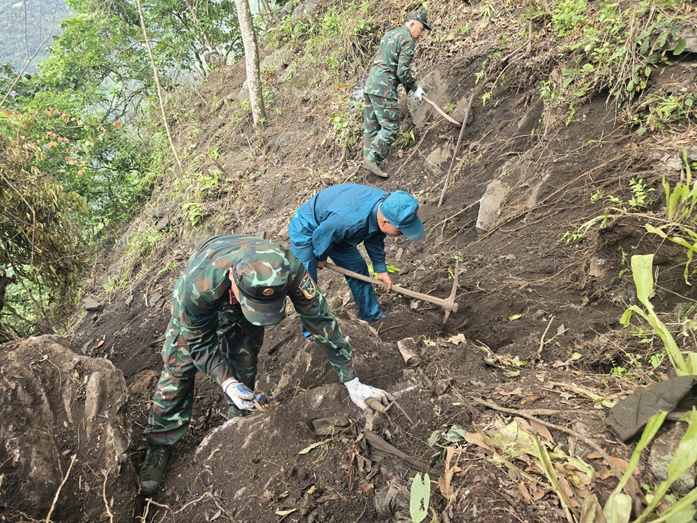 Lật từng phiến đá, bới từng tấc đất - ảnh 2