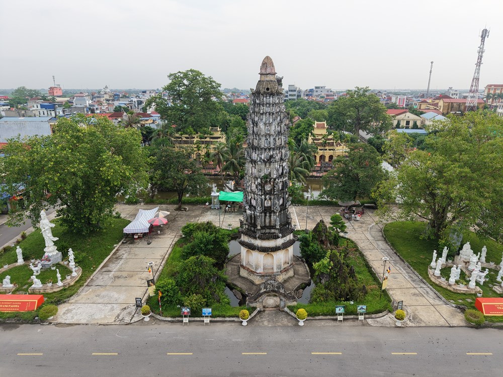  Cởi bỏ cà sa khoác chiến bào - ảnh 1