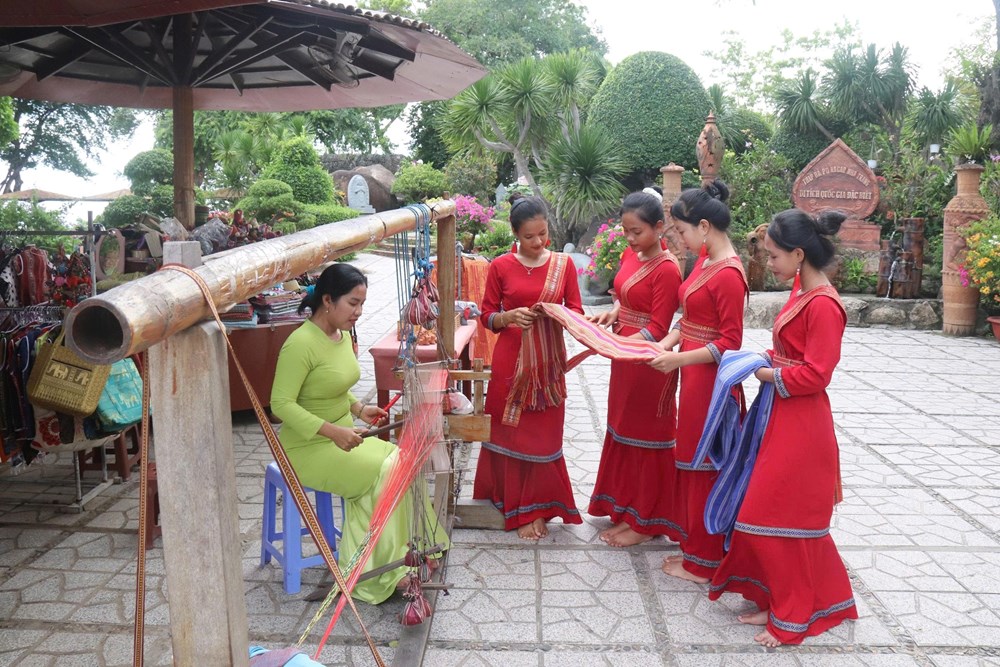 Phát triển văn hóa cơ sở phải “lấy người dân làm trung tâm” - ảnh 1
