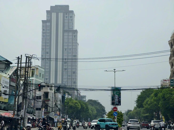 Bầu trời Nam Bộ mờ đục cả ngày: Chúng ta đang hít thở những gì? - ảnh 1