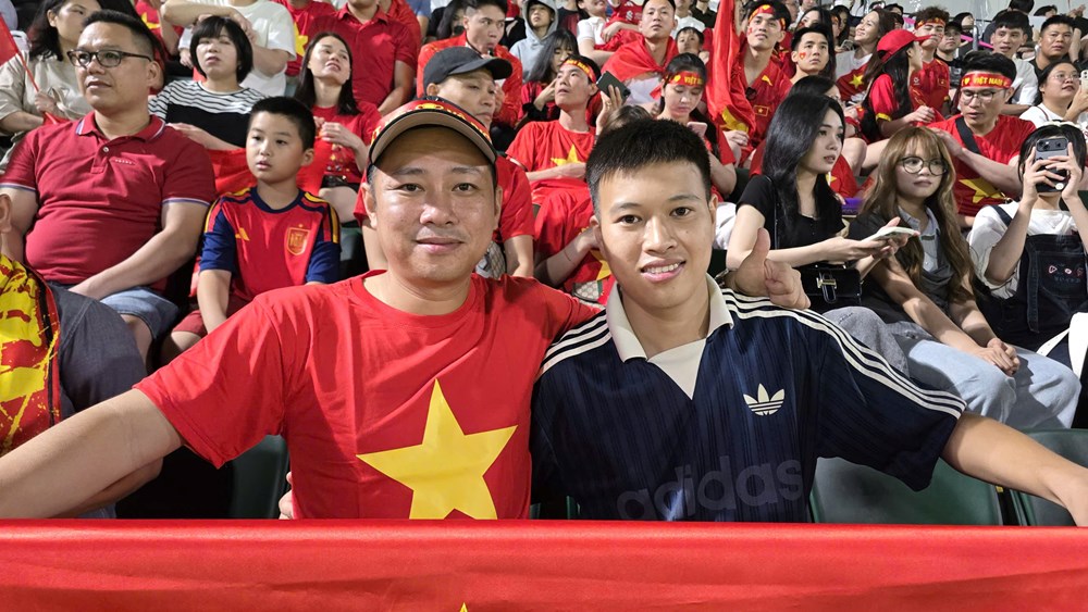 Ấm lòng tình yêu Việt Nam trên khán đài ASIAD 20  - ảnh 1