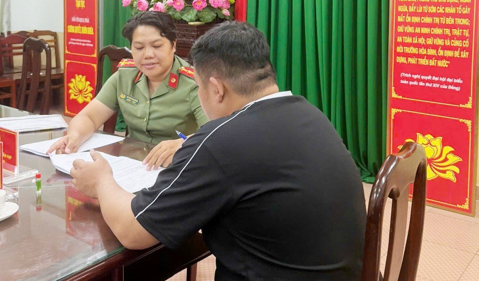 Bán tài khoản lấy 1 triệu đồng, để lại dấu tên trên dòng tiền hơn 100 tỉ - ảnh 1