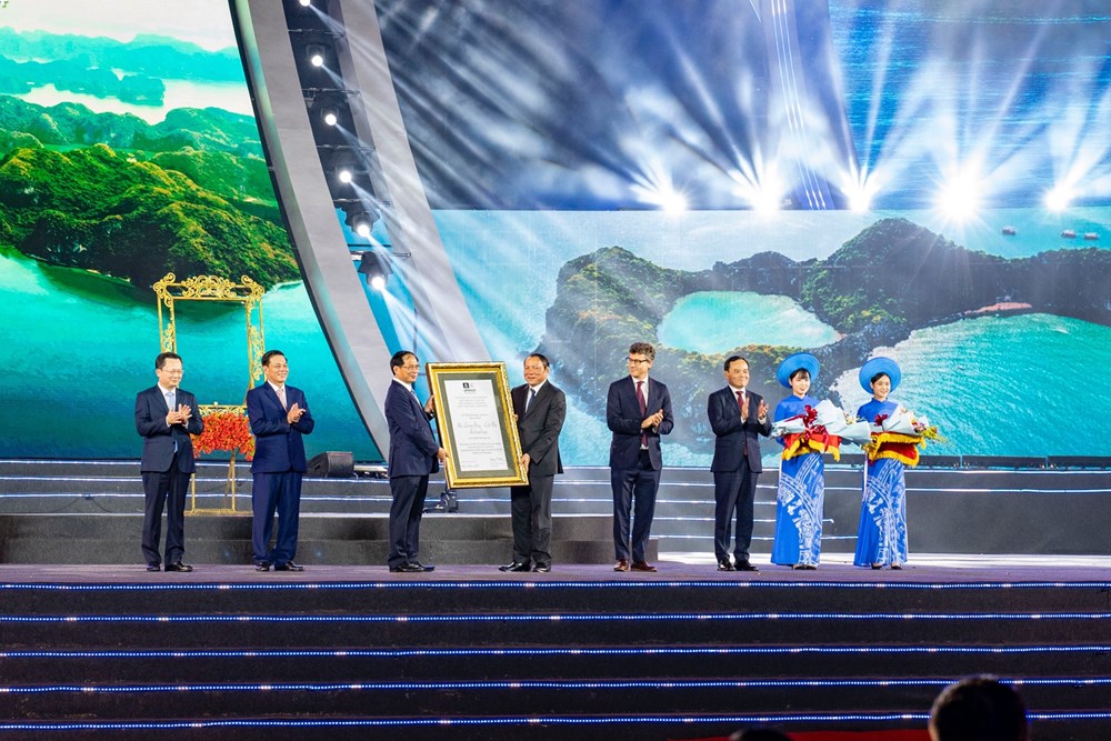 Khai hội Hoa Phượng Đỏ - Hải Phòng và đón nhận Di sản thiên nhiên thế giới Vịnh Hạ Long - Quần đảo Cát Bà - ảnh 1