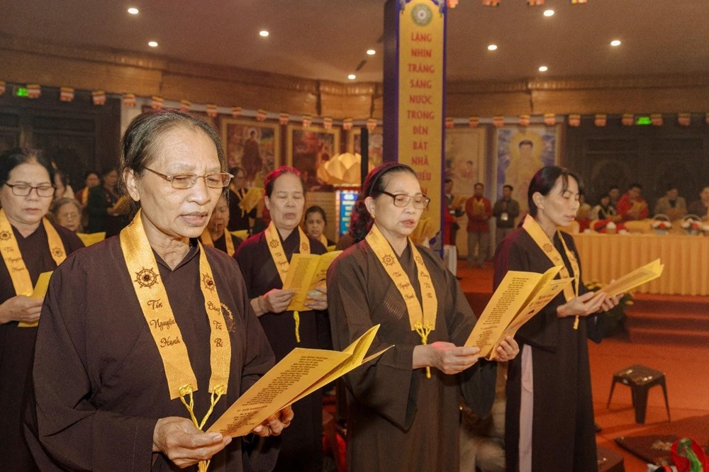 Hàng nghìn người tham gia Đại lễ Phật đản 2024 trên đỉnh Fansipan - ảnh 3