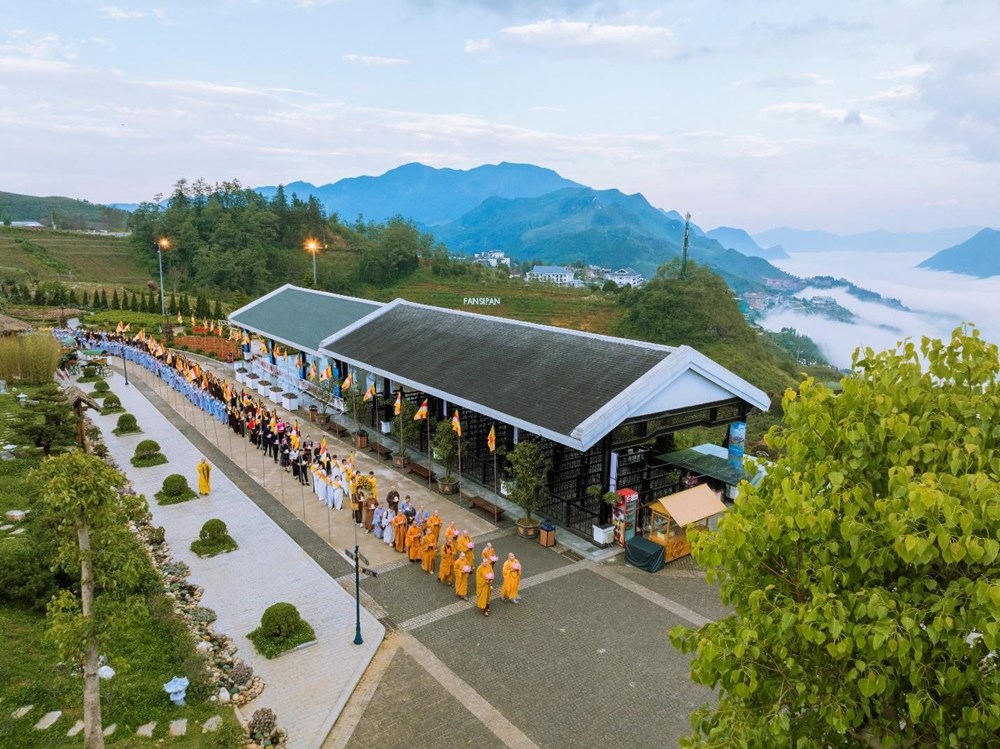 Hàng nghìn người tham gia Đại lễ Phật đản 2024 trên đỉnh Fansipan - ảnh 6