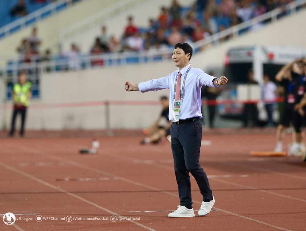 Báo Thái Lan: HLV Kim Sang Sik có nhiều quyết định đúng đắn - ảnh 1