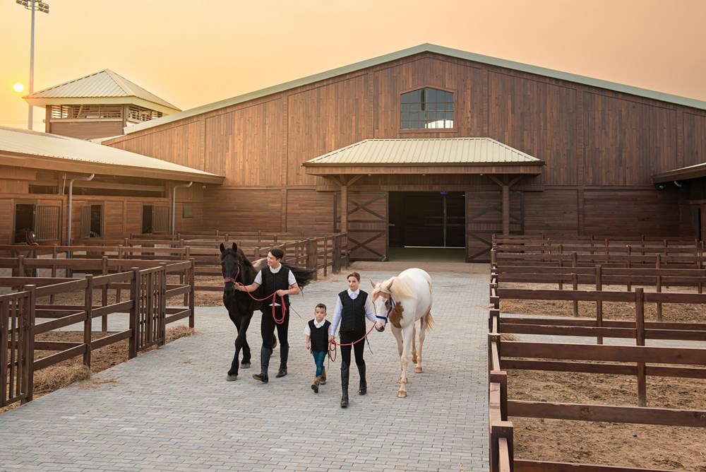 Du khách hào hứng khám phá bộ môn mã thuật tại Vinpearl Horse Academy Vũ Yên - ảnh 2