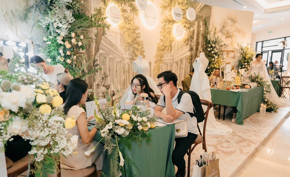 Các cặp đôi nô nức rủ nhau tham gia trải nghiệm xu hướng cưới mới tại Almaz Wedding Fair 2024 - ảnh 3