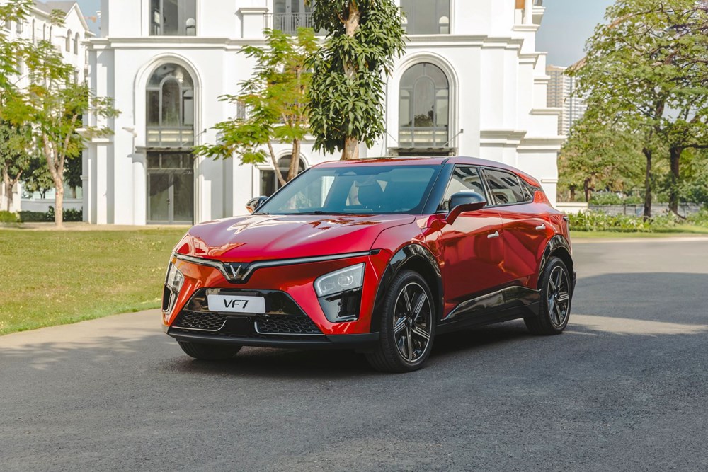 SUV tầm giá 1 tỷ đáng mua nhất gọi tên VinFast VF 7 - ảnh 1