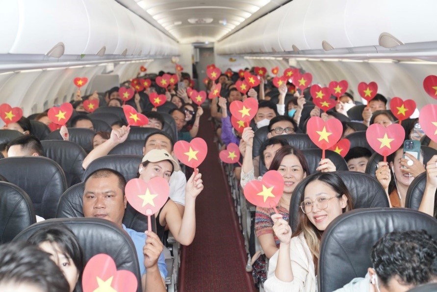 Muôn ánh sao vàng rộn ràng trên những chuyến bay Vietjet dịp kỷ niệm Quốc Khánh 2.9 - ảnh 1