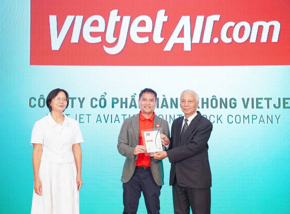 Vietjet lọt Top 50 doanh nghiệp phát triển bền vững 2024 - ảnh 1