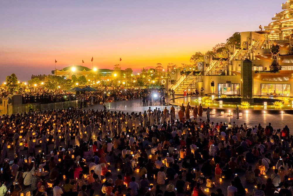 Vesak 2025: Núi Bà Đen tổ chức rước và tôn trí xá lợi Đức Phật - ảnh 4