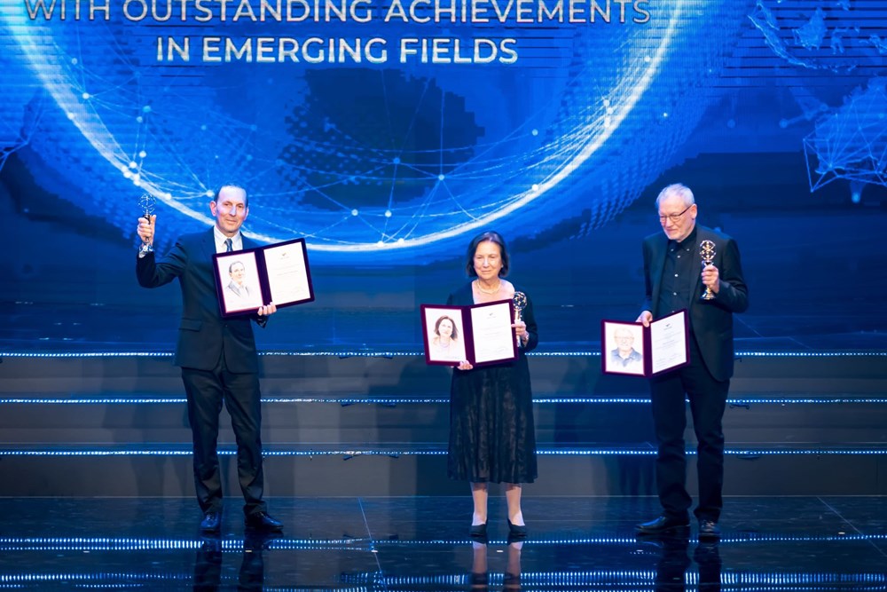 Chủ nhân Giải thưởng VinFuture được vinh danh ở Giải thưởng Breakthrough 2025 - ảnh 2