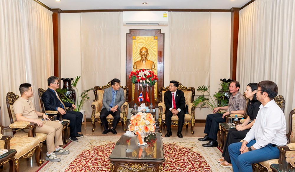 Nhà xuất bản Giáo dục Việt Nam tham dự chương trình “Xuân Quê hương” tại Đông Bắc Thái Lan - ảnh 1