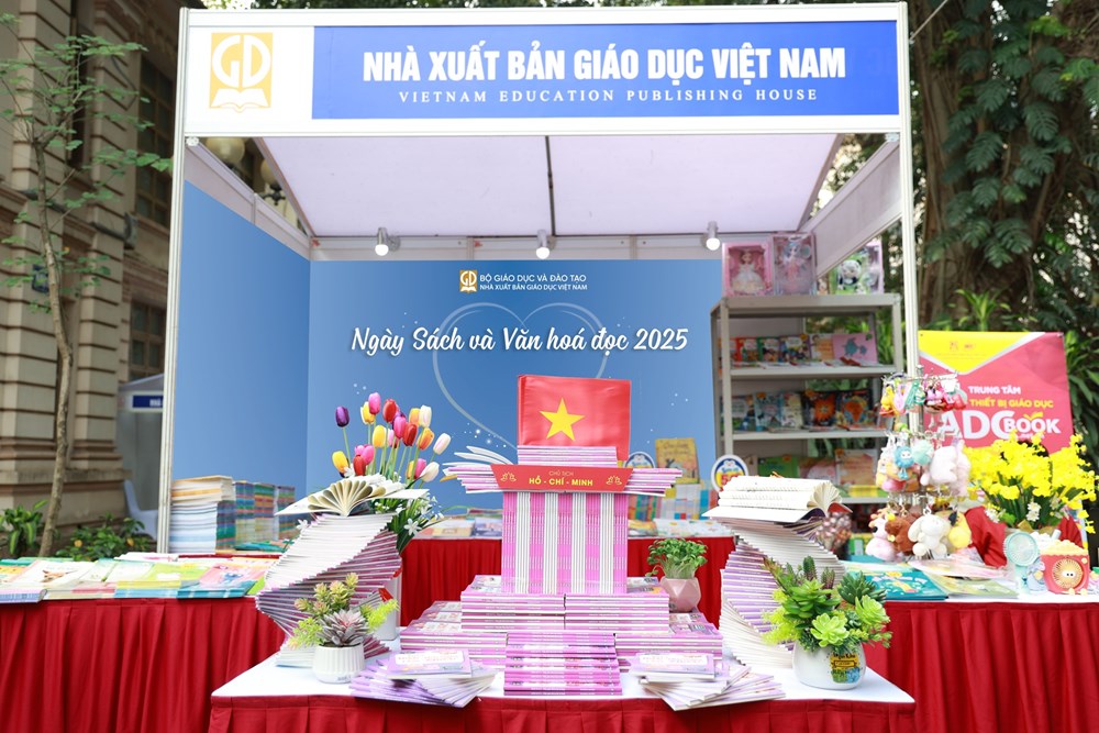 NXBGDVN tham gia hội sách chào mừng ngày Sách và Văn hóa đọc Việt Nam lần thứ Tư năm 2025 - ảnh 2