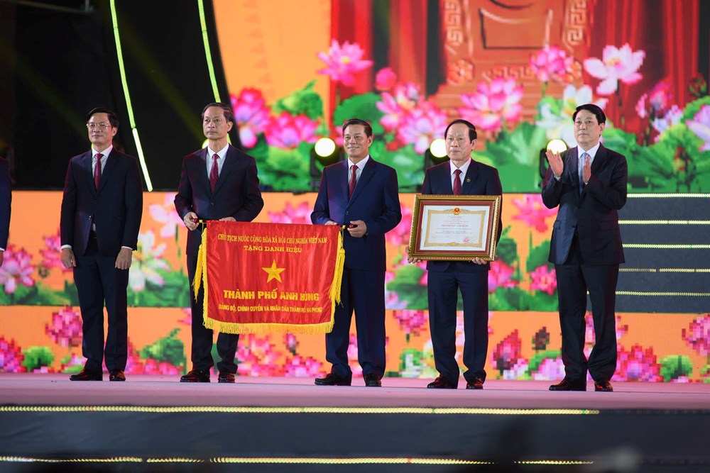 70 năm Ngày Giải phóng và khai mạc Lễ hội Hoa Phượng Đỏ 2025 - ảnh 1