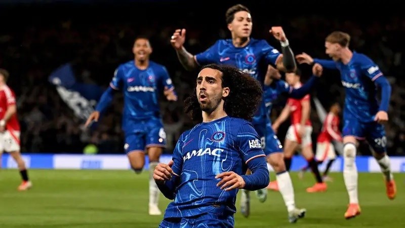 Đánh bại Man United, Chelsea tiến gần tấm vé dự Champions League - ảnh 1