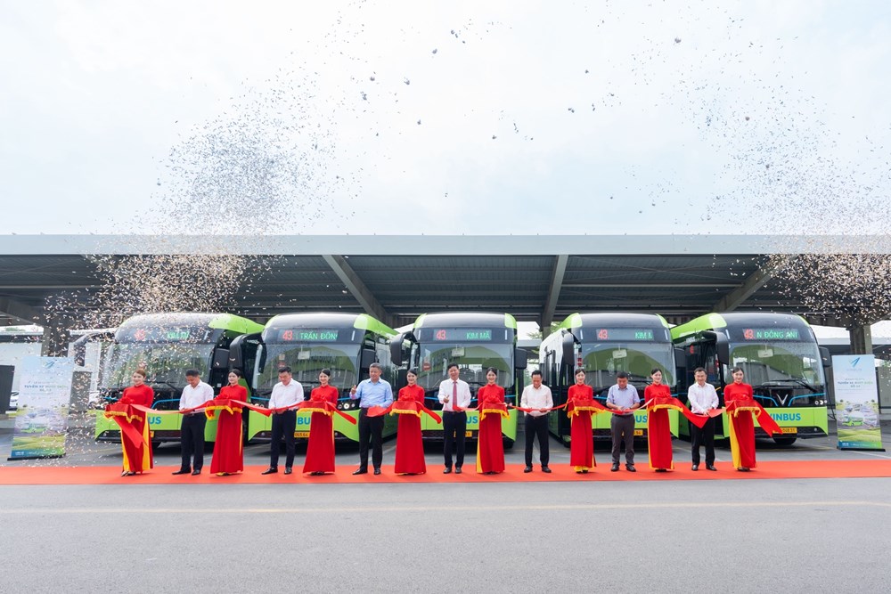 VinBus khai trương tuyến buýt điện 43 - kết nối nội thành với Đông Anh - ảnh 2