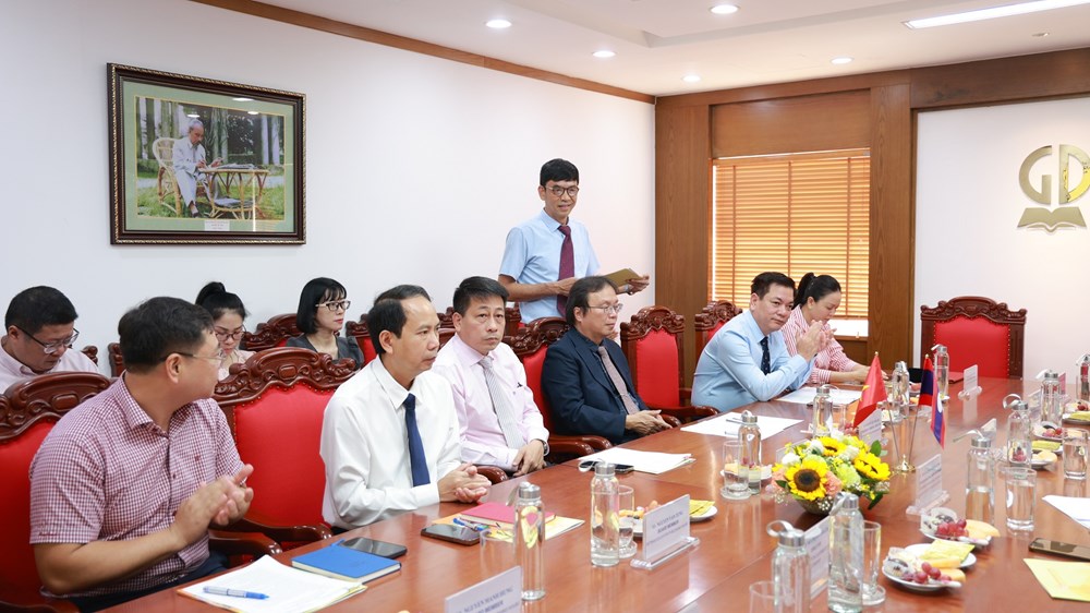 NXBGDVN ký kết thỏa thuận giai đoạn 2025–2027 với NXBGD-TT Lào - ảnh 7