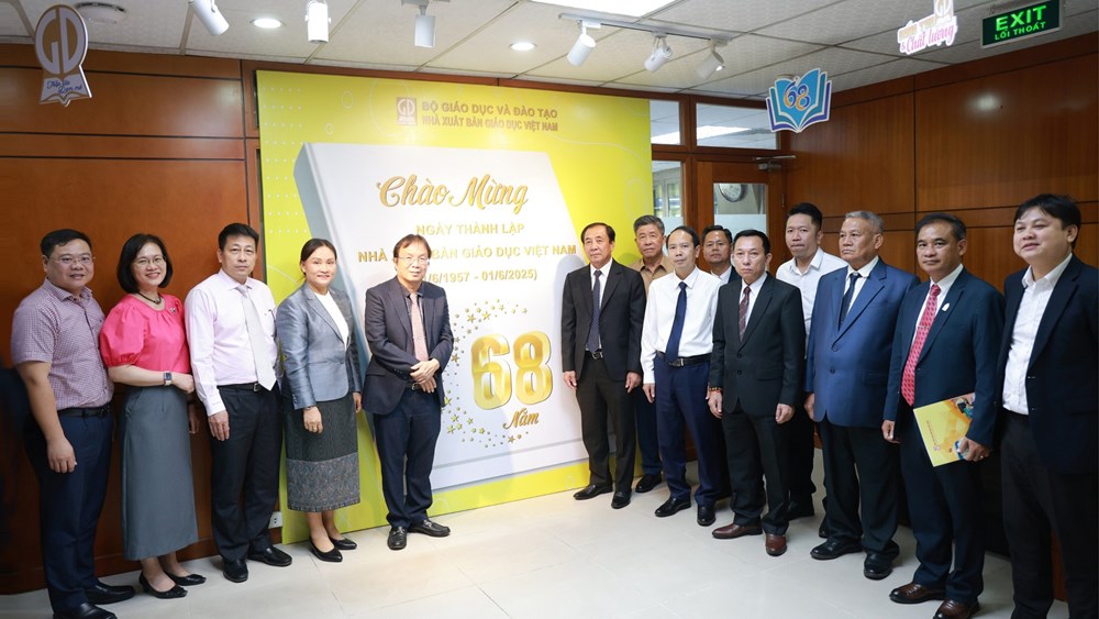 NXBGDVN ký kết thỏa thuận giai đoạn 2025–2027 với NXBGD-TT Lào - ảnh 8