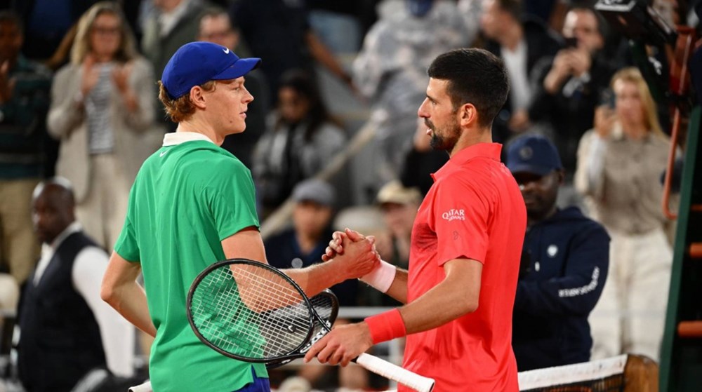Sinner đánh bại Djokovic, chờ đại chiến với Alcaraz ở chung kết Roland Garros - ảnh 1