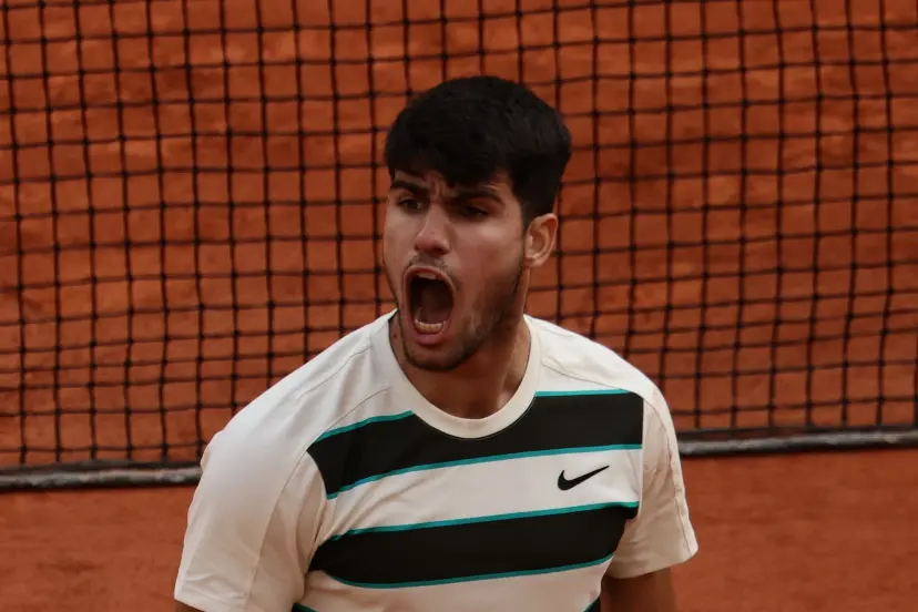Carlos Alcaraz vô địch Roland Garros sau trận đấu để đời với Sinner - ảnh 1