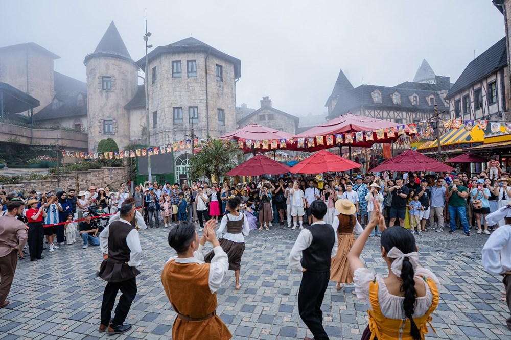 Show diễn mới trên đỉnh Bà Nà gây ấn tượng bởi hình ảnh “tuyệt đối điện ảnh” - ảnh 7