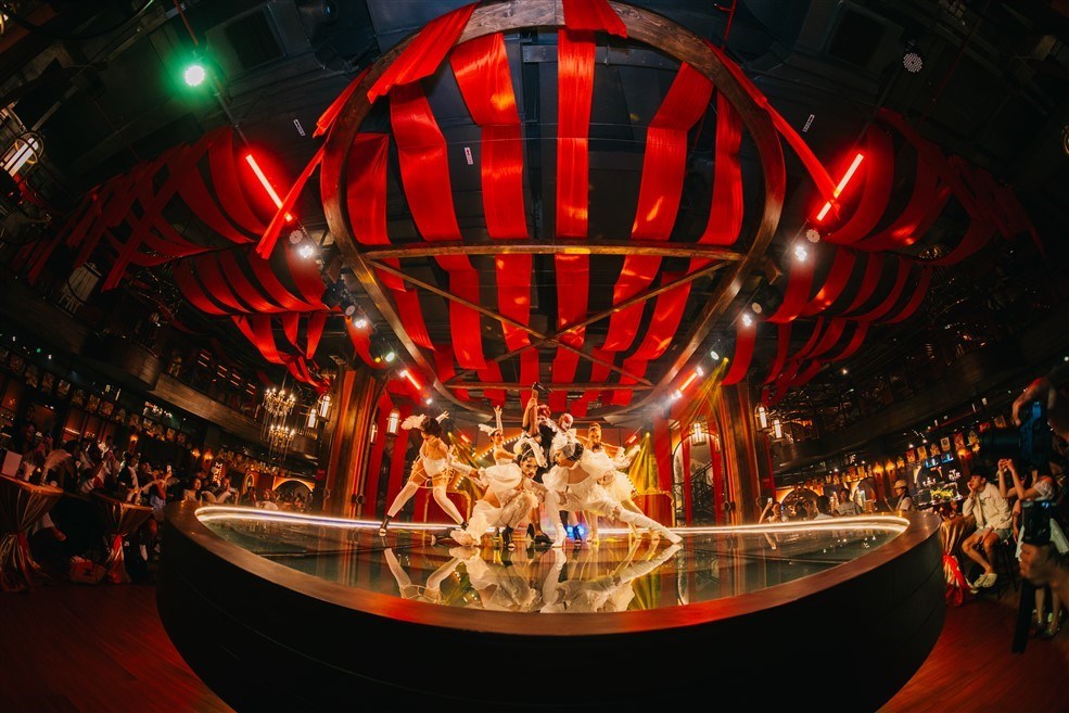 Show diễn mới trên đỉnh Bà Nà gây ấn tượng bởi hình ảnh “tuyệt đối điện ảnh” - ảnh 2
