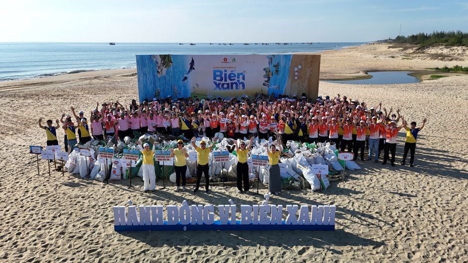 Gần 10.000 người vingroup và tình nguyện viên ra quân làm sạch bờ biển tại 28 tỉnh, thành phố - ảnh 14