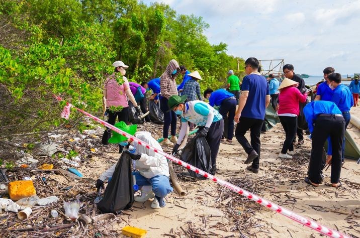 Gần 10.000 người vingroup và tình nguyện viên ra quân làm sạch bờ biển tại 28 tỉnh, thành phố - ảnh 5