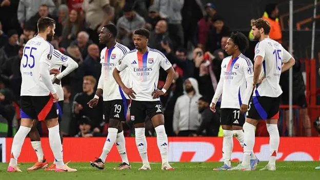 CLB từng 7 lần liên tiếp vô địch Ligue 1 bị giáng xuống Ligue 2 vì khủng hoảng tài chính