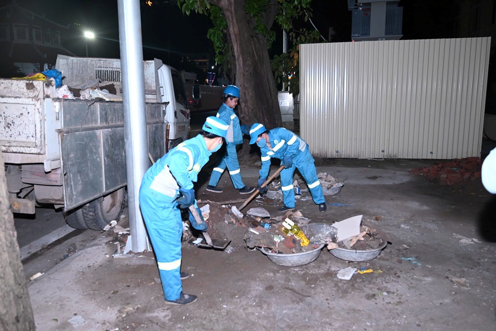 URENCO tăng cường vệ sinh môi trường phục vụ Lễ công bố Nghị quyết của Ủy ban Thường vụ Quốc hội - ảnh 3