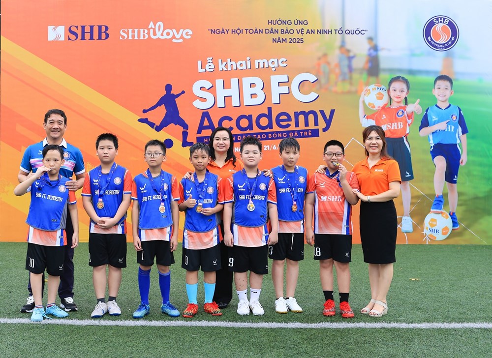 Chương trình đào tạo bóng đá trẻ SHB FC Academy - Món quà ý nghĩa cho thiếu nhi - ảnh 4