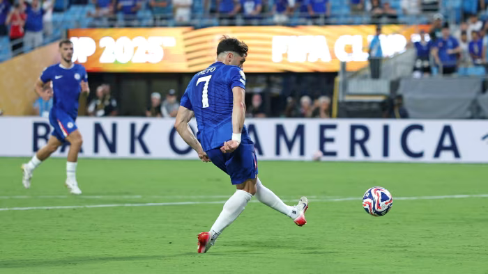 Chelsea và Barcelona bị UEFA phạt nặng vì vi phạm quy định tài chính - ảnh 1
