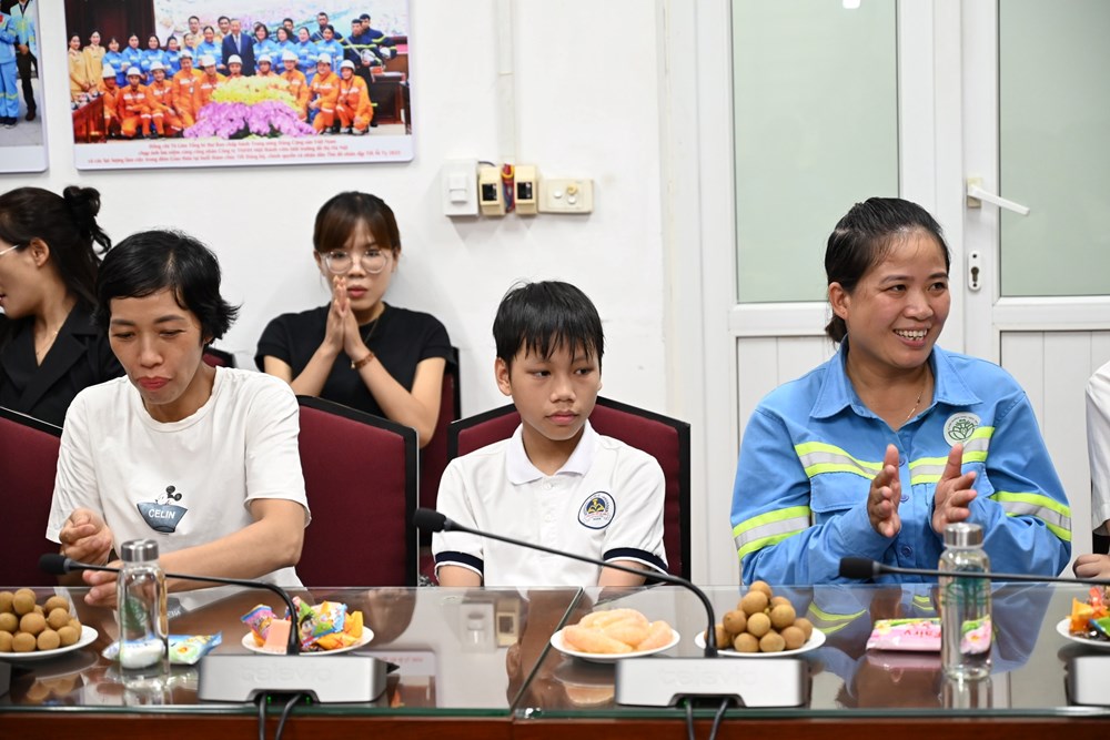 URENCO tuyên dương học sinh đạt giải và trao học bổng cho con em công nhân vượt khó học giỏi - ảnh 5