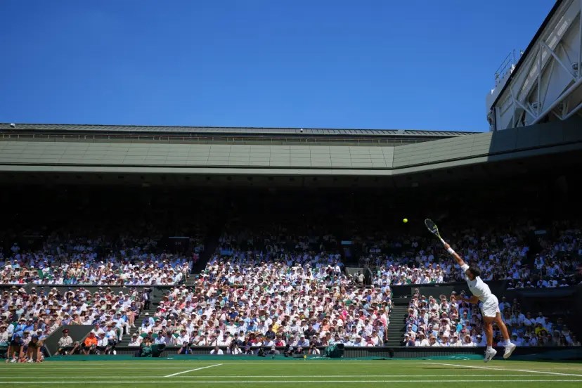 Carlos Alcaraz vào chung kết Wimbledon lần thứ ba liên tiếp: Kỷ lục nối tiếp kỷ lục - ảnh 2