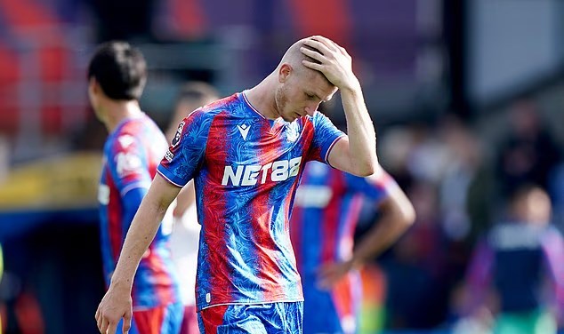Crystal Palace bị UEFA tước suất dự Europa League, Nottingham Forest hưởng lợi - ảnh 1